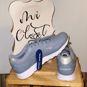 🔴 SOLD!! NWOB Reebok Classic Sneakers Size 8.5
